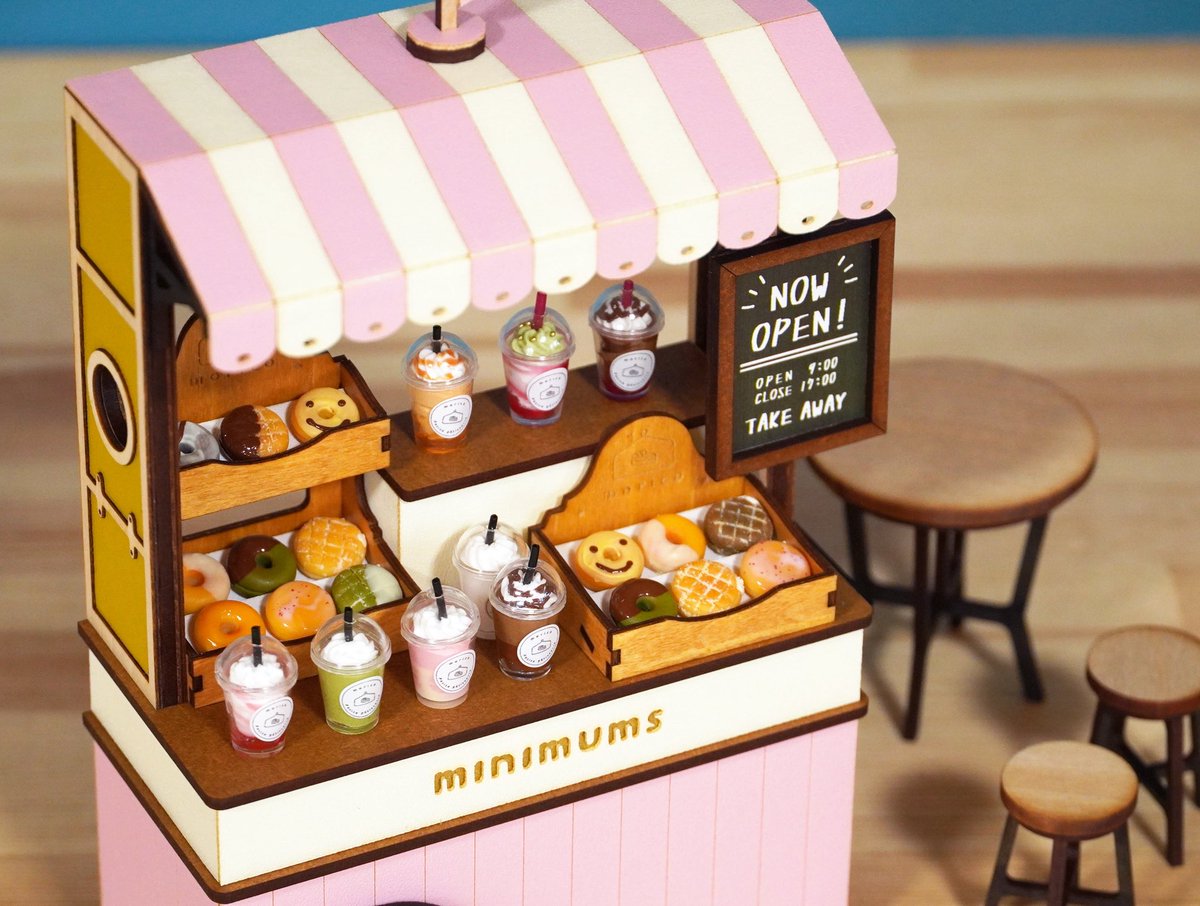 knminimums's tweet photo. 🎪再版作品紹介④🎪
・アンティークシェルフ
・販売ブース
仕舞い込みがちなお気に入りのミニチュア作品を、魅せて飾れる作品です！

再販は3月8日(日)21時よりminneにて！
https://t.co/9oRtRBO6zp https://t.co/GnRuezZiqK