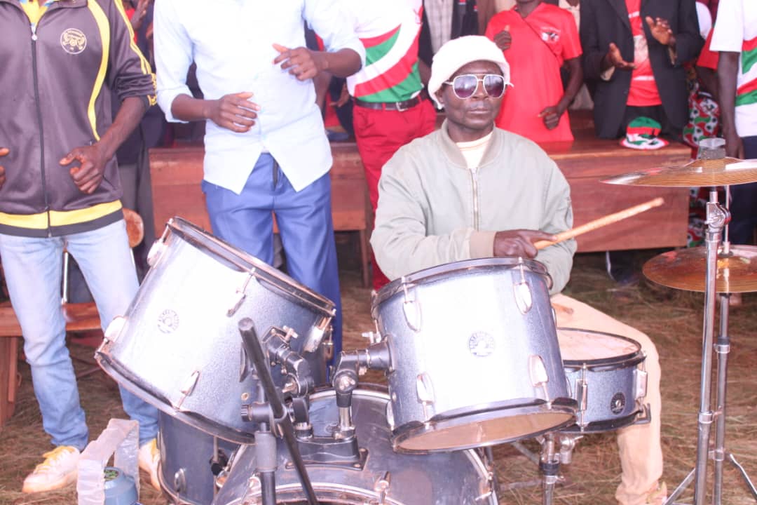 CnddFddGitega's tweet photo. Ubuserukizi bw'umugambwe CNDD FDD muri Komine #Karusi bwarasangiye, kuri uyu wa 5 Ntwarante 2026, igisabisho mpuzamadini n'abagumyabanga bo muri zone #Cirambo.
Ico gisabisho giheze, umunyamabanga w'umugambwe CNDD FDD muri Komine #Karusi yaciye agiriranire inama n'indongozi https://t.co/XiATZSRZpW