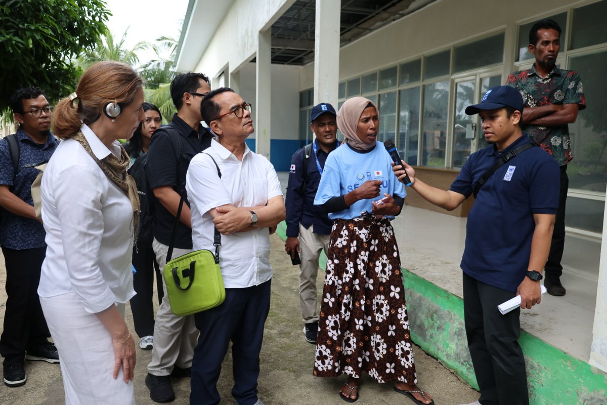 UNDPIndonesia's tweet photo. Day 2 in Morotai: @JapanGov, @UNDPIndonesia &amp; @kkpgoid visited Galo-Galo Island, meeting fishers and seaweed farmers benefiting from #seaBLUE.

“Strengthening sustainable fisheries is key to food security, economic stability &amp; healthy oceans," said Ms. Reiko Kamigaki, @JapanGov. https://t.co/jBFwsmncyr