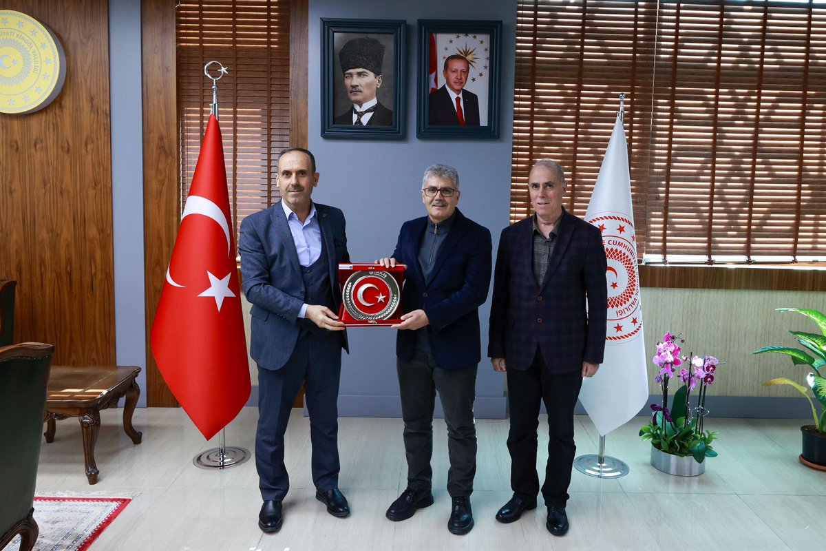 İlimize yeni atanan Sn. Valimiz Cahit ÇELİK’i makamında ziyaret ettik.yeni görev yerinin kendisine ve ilimize hayırlı olmasını diliyoruz.