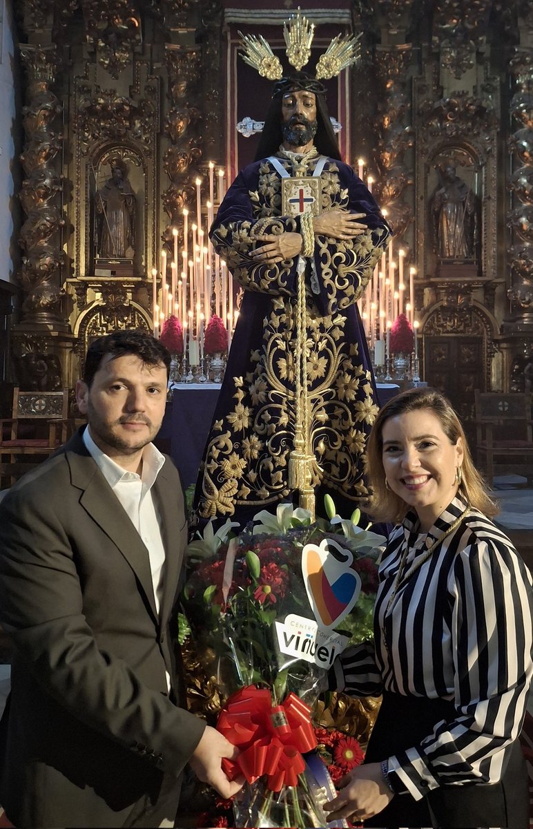 hdad_rescatado's tweet photo. #PrimerViernesdeMarzo

9:57 | Acabamos de recibir a una representación de la Asociación de Comerciantes de la Viñuela (@CCAVinuela), que ha realizado una ofrenda floral a Nuestro Devoto Titular. https://t.co/cjxKkZivzS