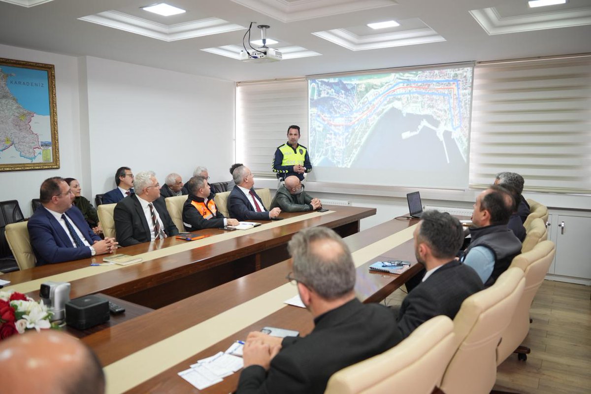TC_KUZKA's tweet photo. 📍Sinop'ta Yaz Trafiğine Akıllı Çözüm

Sinop’ta her yaz artan trafik yoğunluğuna kalıcı ve bilimsel bir çözüm geliyor. #KUZKA desteğiyle hayata geçirilen “Akıllı Ulaşım Sistemleri Danışmanlık Projesi” için uygulama süreci başladı.

Proje sayesinde:
✅Yaz sezonunda trafik yükünün azaltılması,
✅Kent merkezinde yaşam kalitesinin artırılması,
✅Vatandaş, turist ve günübirlik ziyaretçi memnuniyetinin yükseltilmesi,
✅Karar vericiler için güçlü bir ulaşım veri altyapısı oluşturulması 
hedefleniyor.
🔗https://t.co/6n51Iy60vu

@TCSanayi @KalkinmaAjansGM @TCSinopValiligi