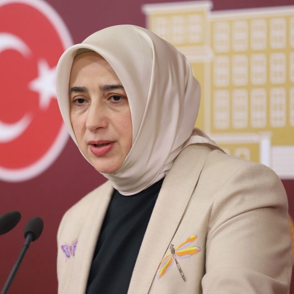 abocan07's tweet photo. HİCAP EDİYORMUŞ‼️🤦‍♀️
👇
Özlem Zengin:

“Artık şu yemek meselesi bitsin, bu konuyu bir daha gündem yapmayın.

Ben bunun konu edilmesinden hicap ediyorum ama Türkiye kamuoyu hicap etmiyor.”

EMEKLİNİN HALİNE DE
HİCAP EDİN‼️
#AkpYettinEmekliyiMahvettin https://t.co/pnl3ucE4ij