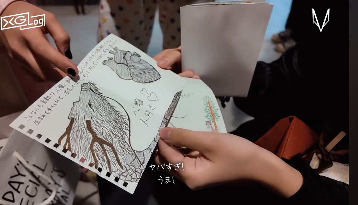 She’s tooooooo good at drawing🖼️👩‍🎨 art book someday plz