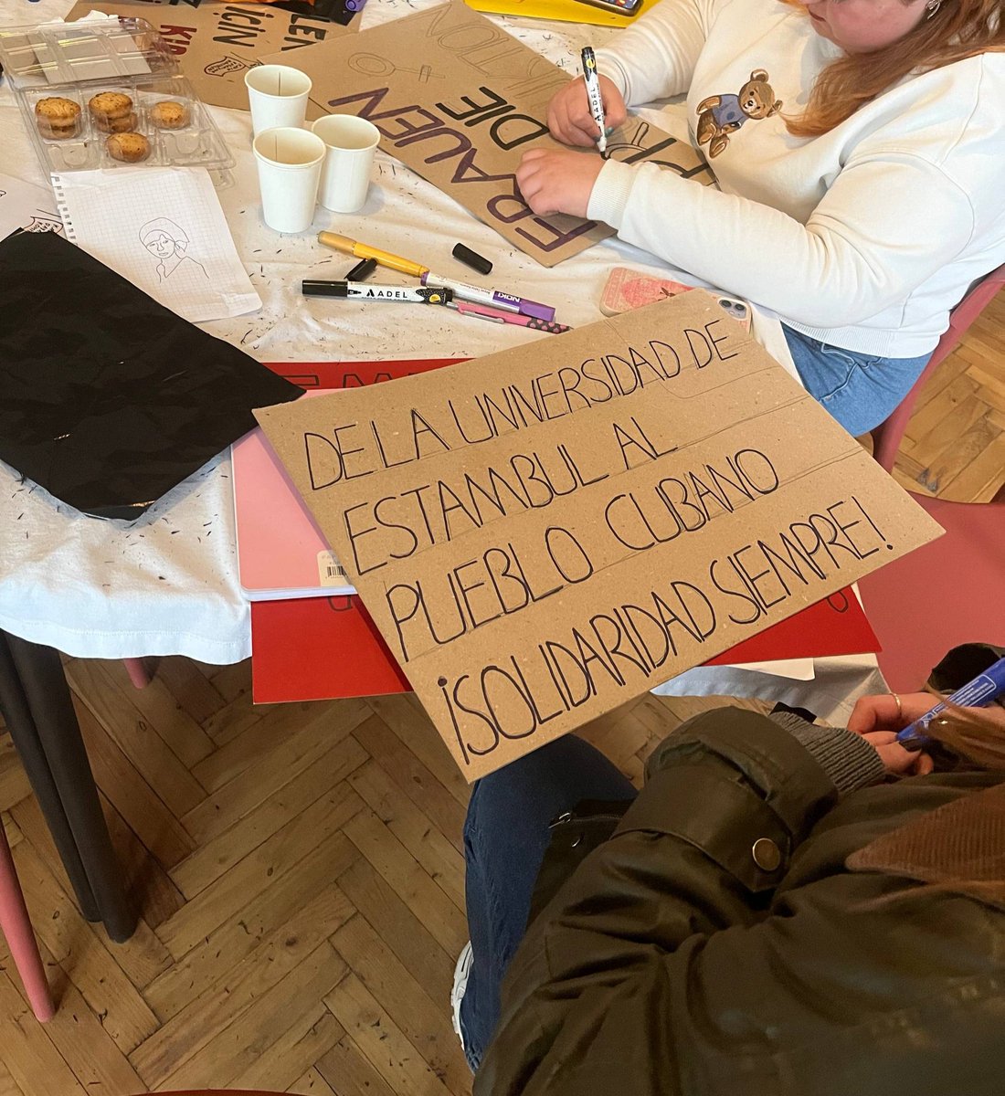 iu_kdk's tweet photo. Her gün en az bir kadın cinayeti haberi aldığımız bu çürümüş sistemde, biz dövizlerimizi bu sistemi başlarına yıkacak güç olduğumuzu bilerek 8 Mart için hazırladık.
“Siz tek, biz hepimiz!” demek için
Emeğimiz ve hayatımız için 
8 Mart günü saat 14.00’te TÜSİAD önünde buluşuyoruz! https://t.co/s9yylk5Z8v