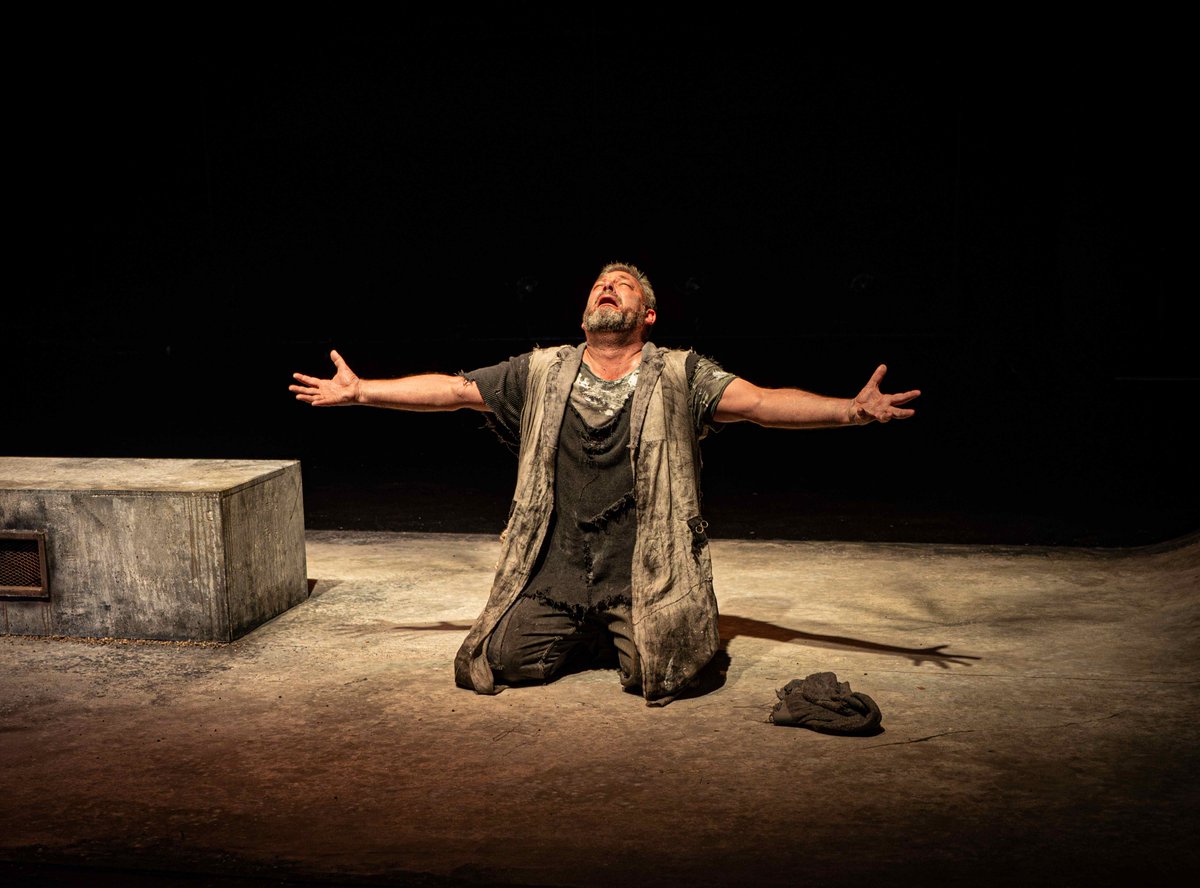 MarykeRoberts's tweet photo. Ek het pas my indrukke oor #AnIliad met @alancommittie op facebook gedeel: https://t.co/b3OMltITme as jy nog oortuiging nodig het dat jy hierdie toneelstuk móét gaan sien. https://t.co/uO0b9rEPba