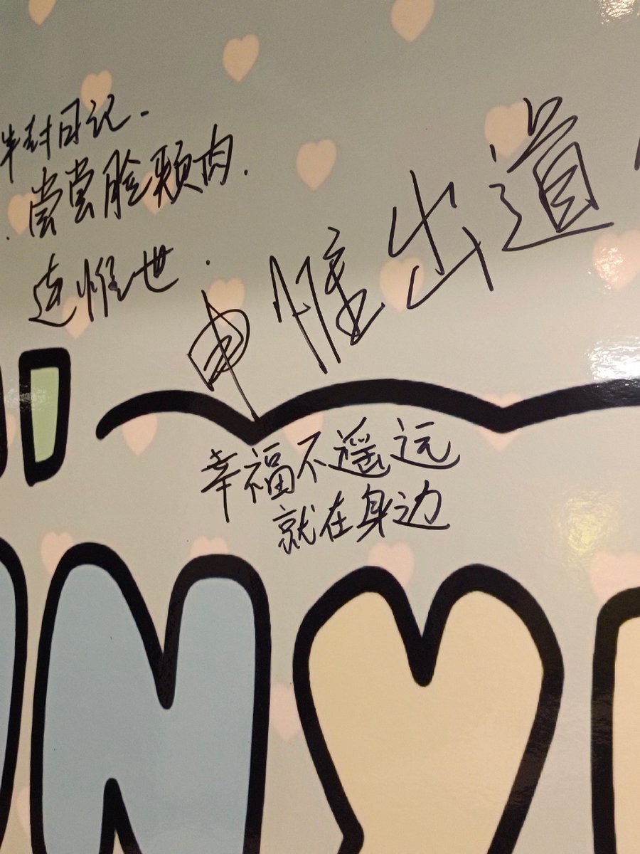 Liz Auu Scubcrs tweet media