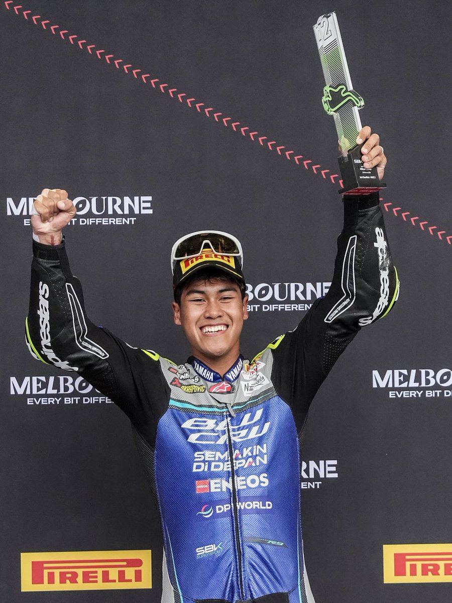 Need a #FridayFeeling boost? 💪 Back to the celebration of Mahendra’s first #WorldSSP podium 🥉 

Becoming the first Indonesian rider to stand on the WorldSSP rostrum despite starting last on the grid 🇮🇩🏆🔥

#AustralianWorldSBK 🇦🇺 #WorldSBK