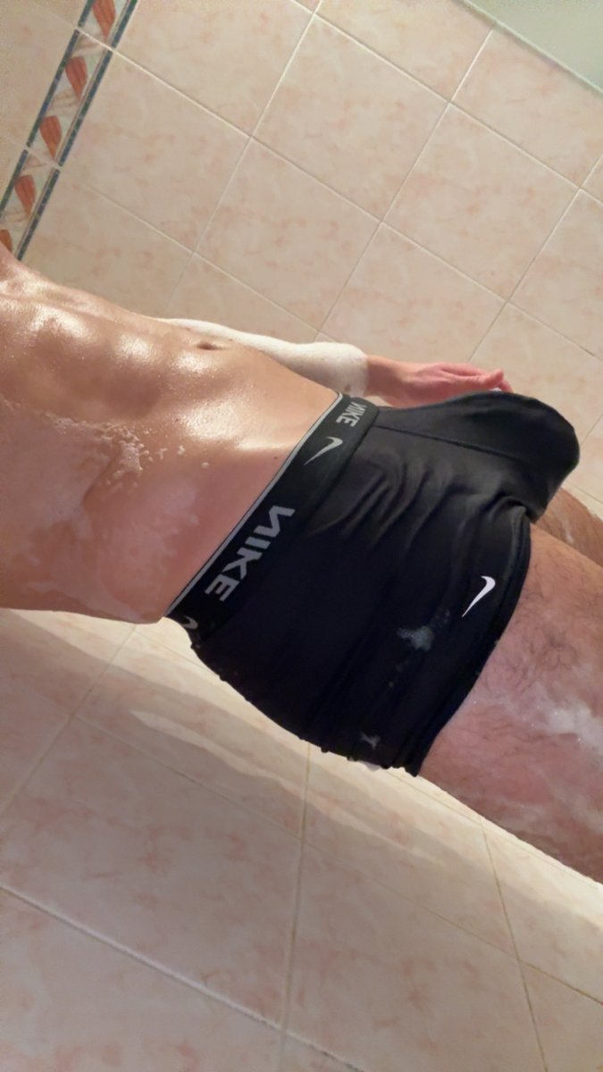 WILLIAMHOTS tweet media