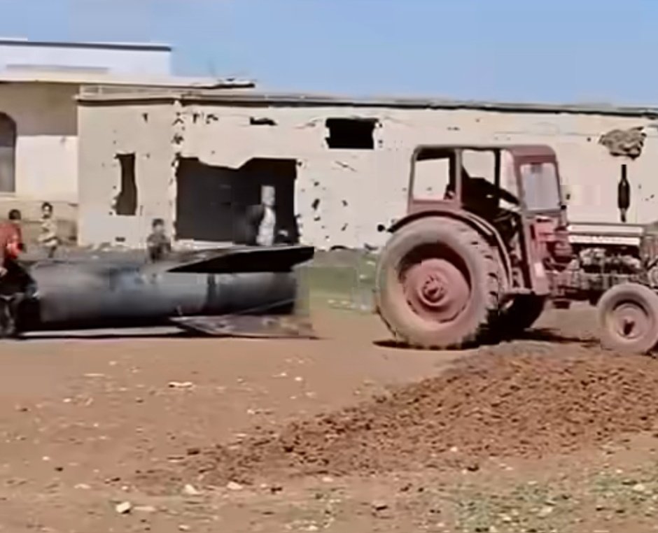 پزشک چاقو به دست tweet media