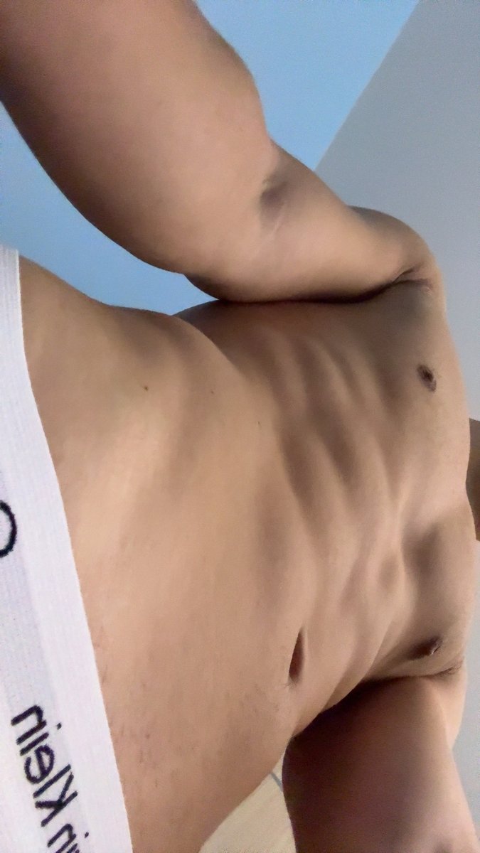 WILLIAMHOTS tweet media