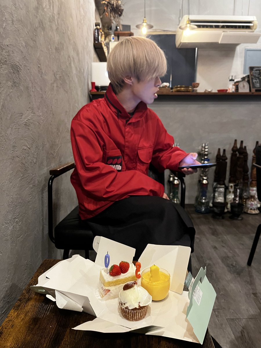 こんばんわんこそば！あんこだょ🌝🌼🌼

めぐろさん誕生日おめでとうございます㊗️年齢をまちがえてしまったので
来年の誕生日を祝いましたᴖ ̫ᴖ ✊🏻

来年は今年の誕生日を祝うゾ~🎂💖
あんこより