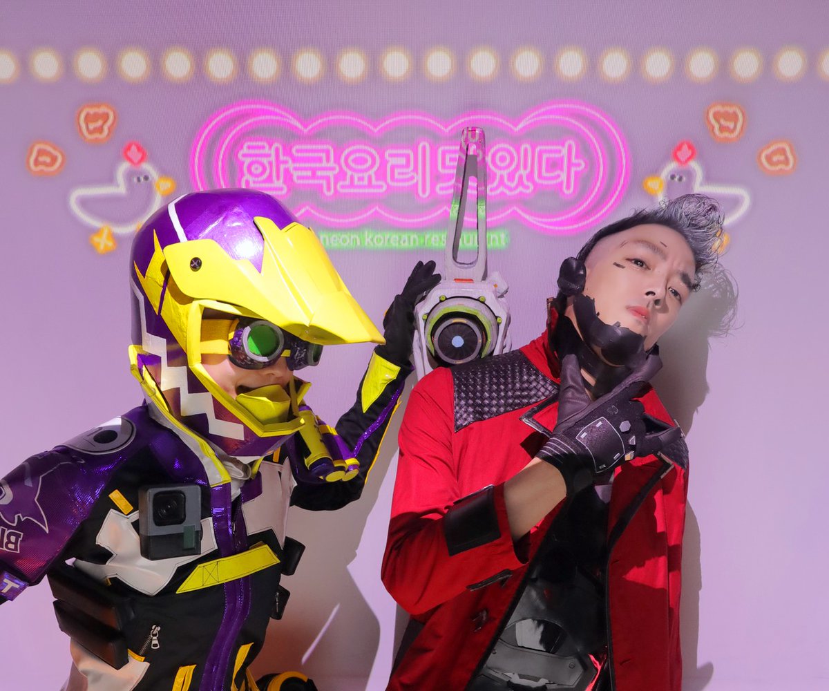 プリ保存した💜💚
プリが全部反転してるんだけど、直すと文字も一緒に反転しちゃうので、そのまま載せる～

加工強めのやつは、カービンのおめめと唇が可愛すぎちゃうので、大丈夫そうなのを載せていくぜ

ところでこのハングルなんて書いてあるんだ??笑