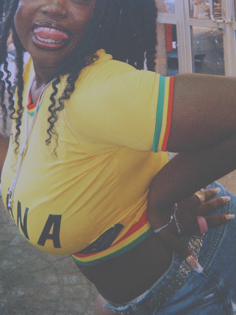 ᴇꜱꜱ ᴛʜᴇᴇ ʟᴇɢᴇɴᴅ 🍷 tweet media