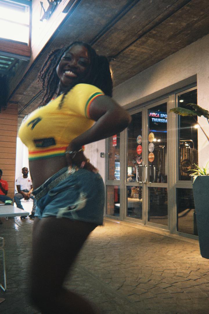 ᴇꜱꜱ ᴛʜᴇᴇ ʟᴇɢᴇɴᴅ 🍷 tweet media