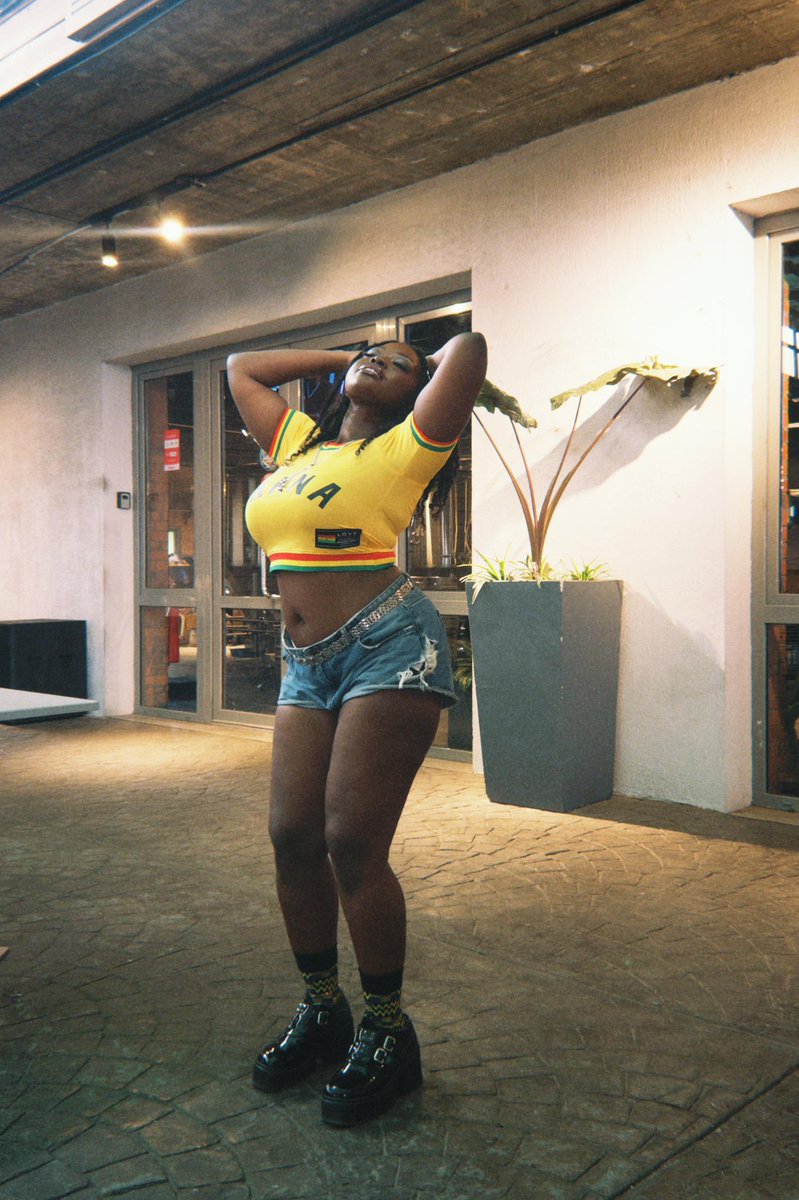 ᴇꜱꜱ ᴛʜᴇᴇ ʟᴇɢᴇɴᴅ 🍷 tweet media