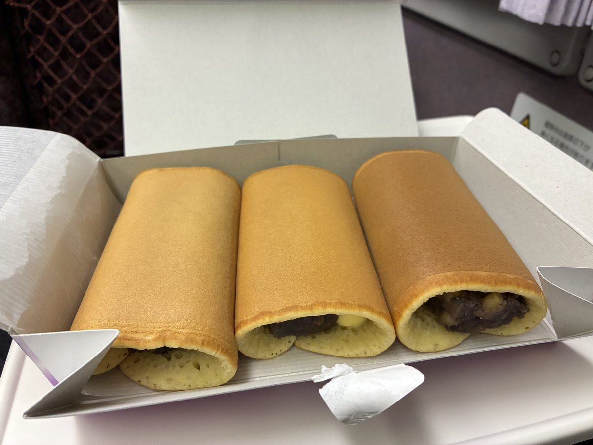 0xec11's tweet photo. かきつばたの折句が書かれたお菓子
雰囲気あっていいですねぇ https://t.co/6pfzQiqxdA