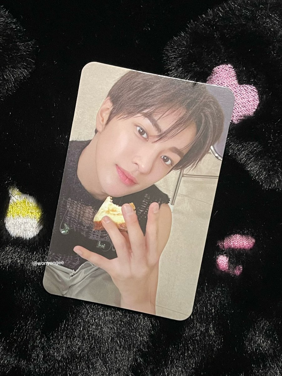 wonyongee's tweet photo. the idol                                   the photocard https://t.co/bImCcz3yof