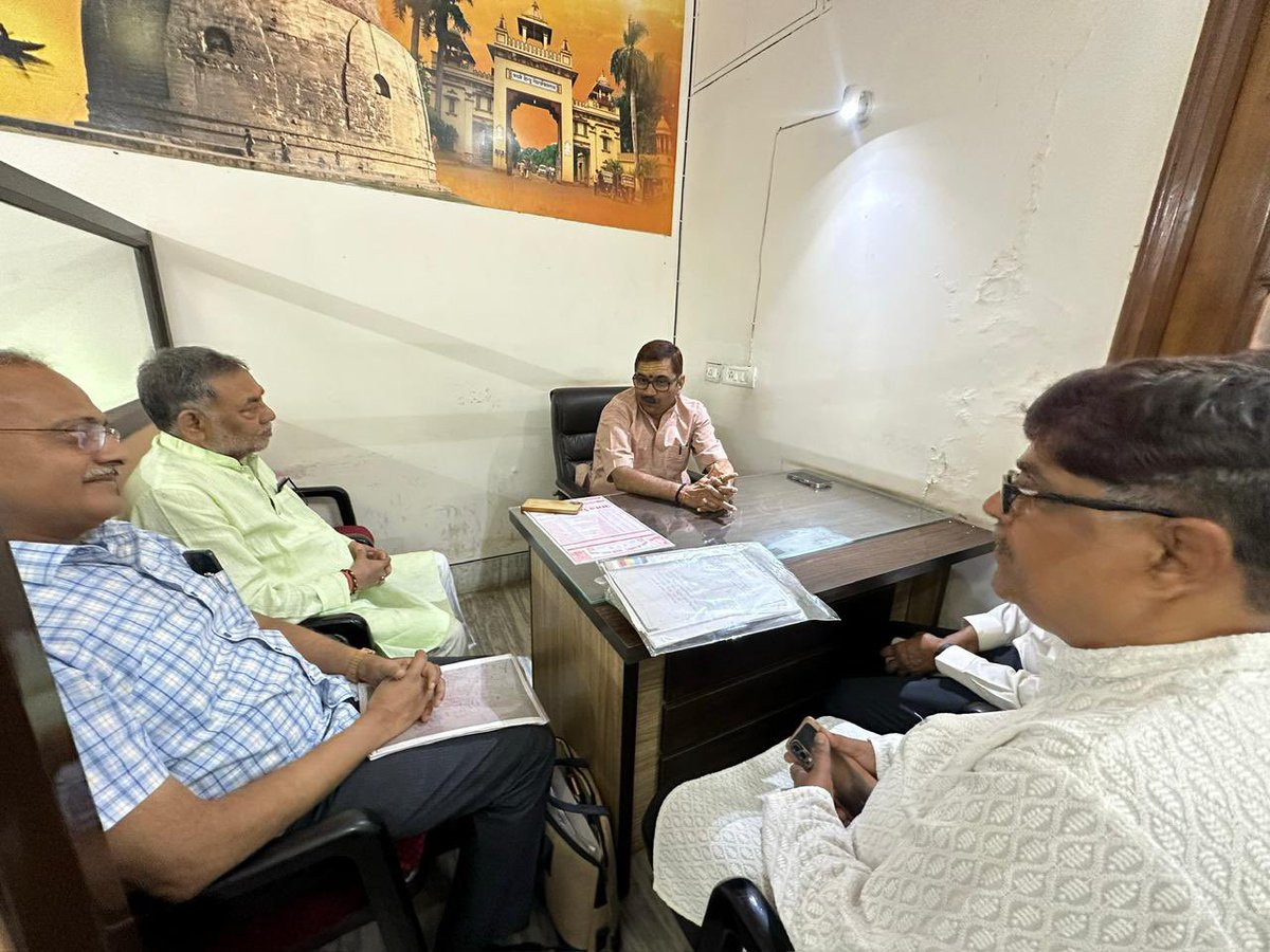 NeelkanthAd's tweet photo. काशी । आदरणीय प्रधानमंत्री जी के संसदीय जनसंपर्क कार्यालय वाराणसी पर जनसुनवाई में उपस्थित होकर लोगों की समस्या को सुना । संबंधित अधिकारियों से उचित कार्यवाही हेतु वार्ता किया ।
@PMOIndia https://t.co/3q4S7Gv8H7