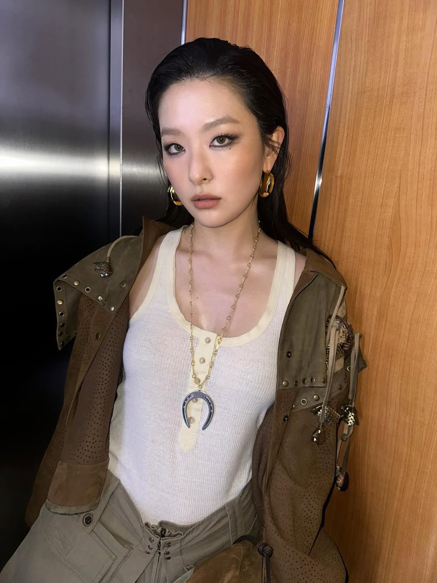 seulgi pics tweet media