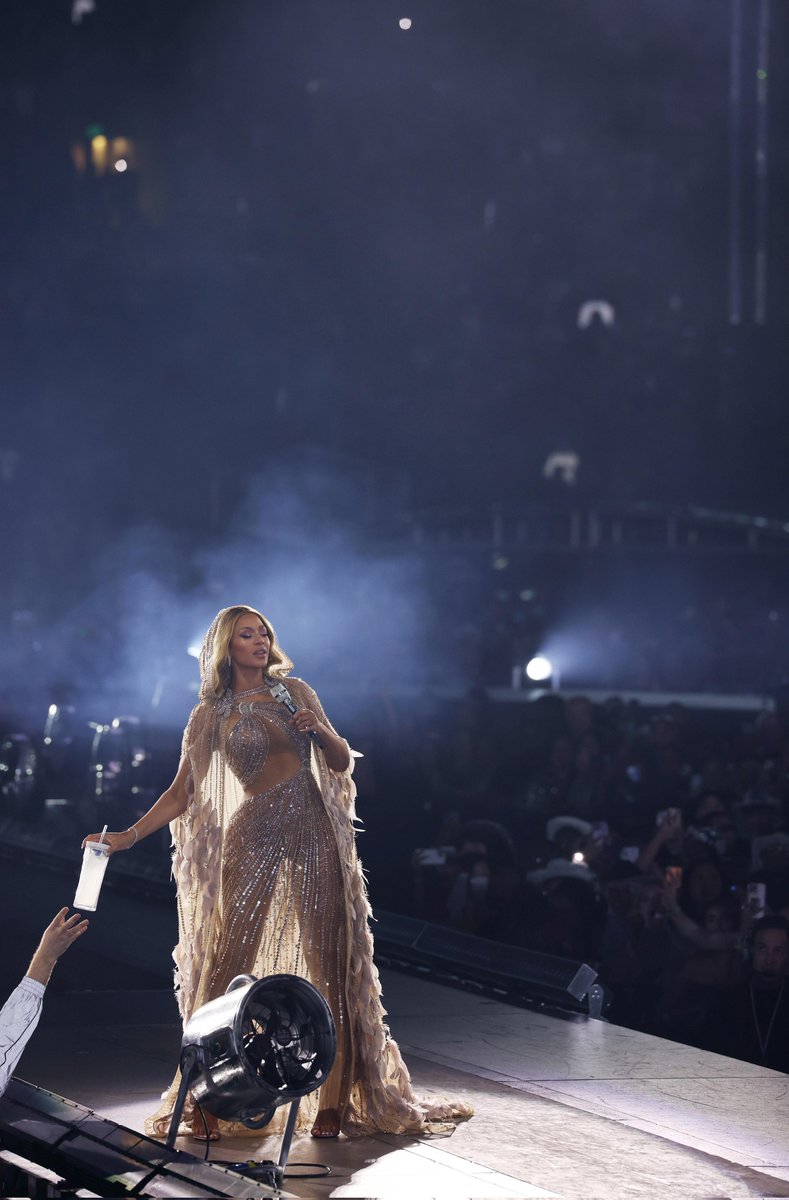 poisonhoneybee_'s tweet photo. BEYONCÉ IN 4K https://t.co/uLTBhW1gIQ