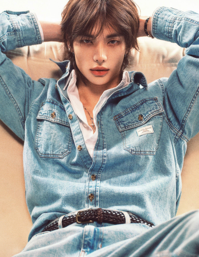 spinorbinmusic's tweet image. 🔥 Hyunjin of Stray Kids just leveled up! 

The K-pop star has been named the new Global Ambassador for Guess—serving visuals and style worldwide. 👑✨ #Hyunjin #StrayKids #GUESS #GlobalAmbassador #KPopStyle