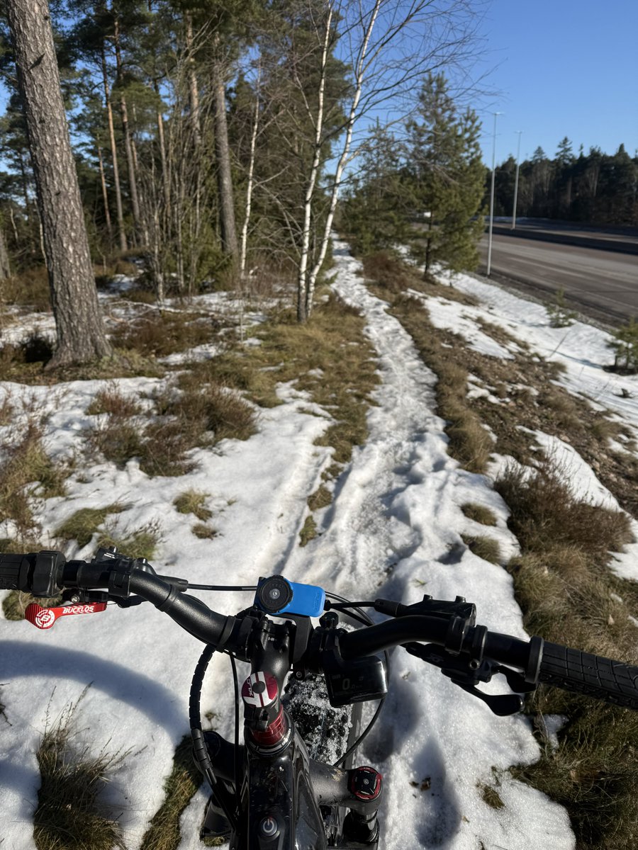 NordensvedOy's tweet photo. Meillä oli tänään ensimmäinen TYKY-päivä. Onpahan komea sää vähän ulkoilla, kun aurinko paistaa ja lämmintäkin on jo!
Meillä ei firman diktaattorikaan itse toimitusjohtaja Nordensved saanut jäädä tietokoneen ääreen, vaan laitettiin pullukkafillari alle ja metsään 💪 #TYKY #päivä https://t.co/OC64cf72ey