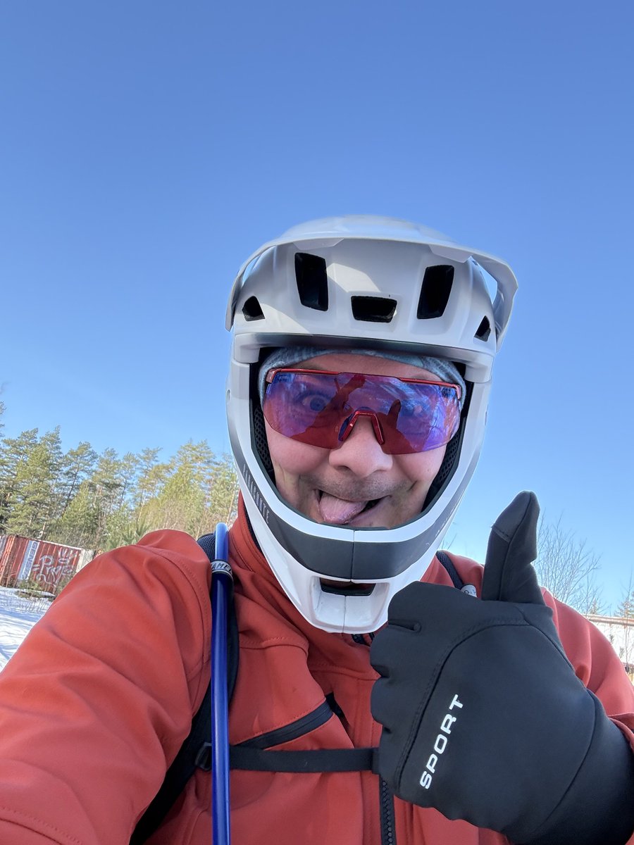 NordensvedOy's tweet photo. Meillä oli tänään ensimmäinen TYKY-päivä. Onpahan komea sää vähän ulkoilla, kun aurinko paistaa ja lämmintäkin on jo!
Meillä ei firman diktaattorikaan itse toimitusjohtaja Nordensved saanut jäädä tietokoneen ääreen, vaan laitettiin pullukkafillari alle ja metsään 💪 #TYKY #päivä https://t.co/OC64cf72ey