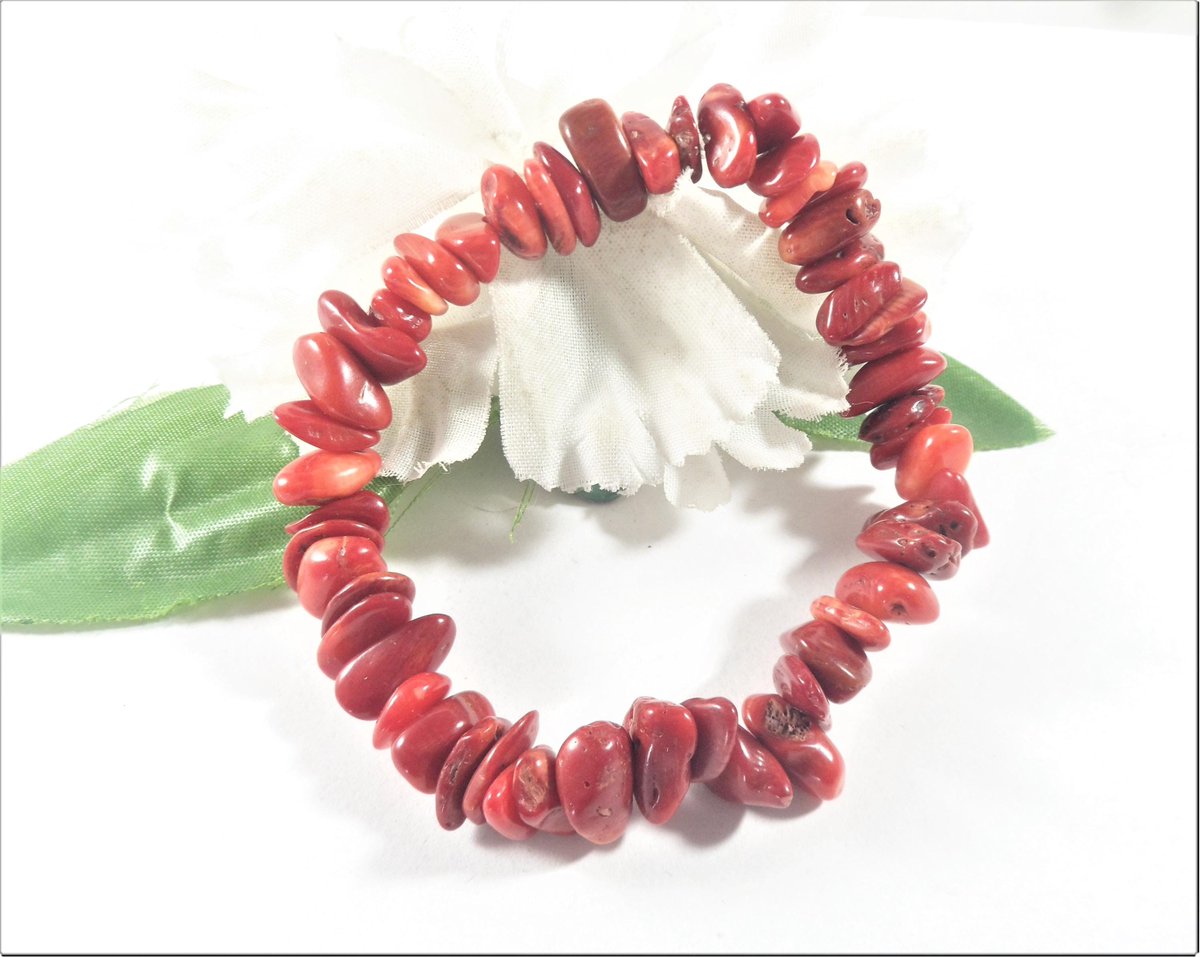valroseshowers's tweet photo. Red Coral Bracelet: Unisex Protection Bracelet Southwestern Style https://t.co/26IN2Wt6JV #NewMexico #SantaFe #EtsySeller #EtsyShop #ConfirmationGift https://t.co/DvoeqngEsZ