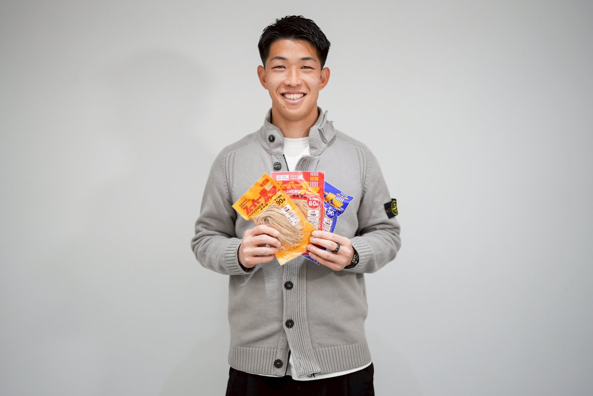 サッカー日本代表の早川友基選手が、スーパー麺のオフィシャル