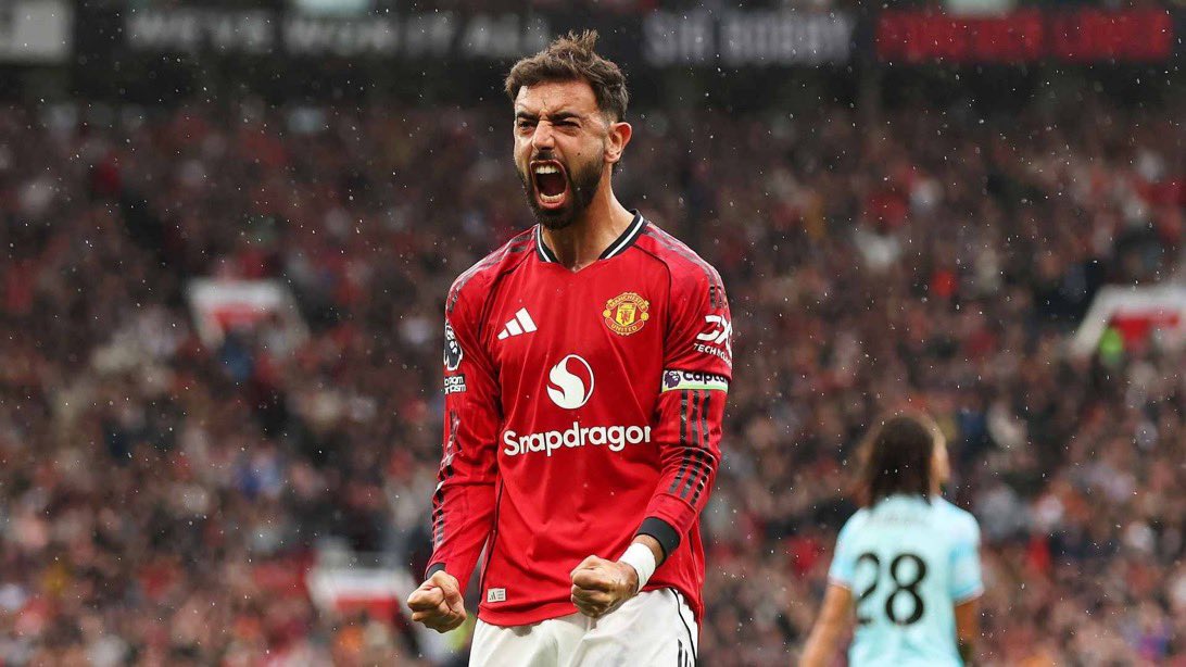🚨 Manchester United plan to hold contract talks with Portugal midfielder Bruno Fernandes, 31, after this summer's World Cup. [Football Insider]