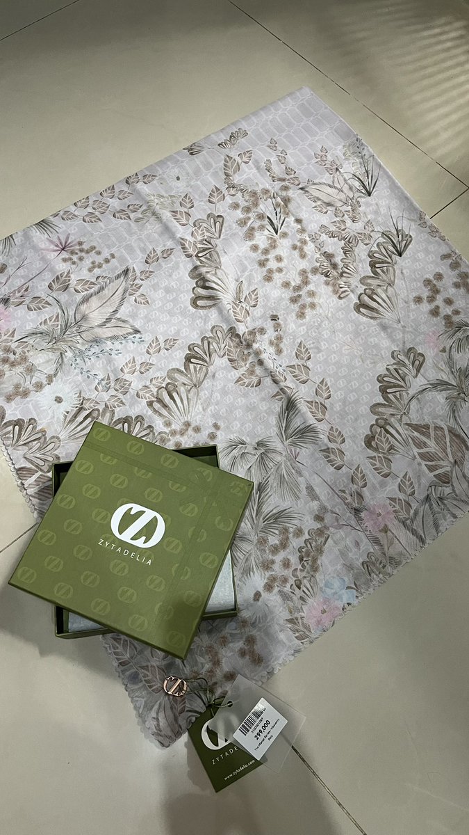 WTS BNIB Zyta Delia (maaf lupa apa serinya) warna Blush, beli via jastip di event kemarin. Harga tag 299,000, beli di jastip 130,000, aku jual 120,000 ajahhh. Jogja free ongkir. 

Cus beli sekarang biar bisa sampe sebelum lebaran. ✨🌸🛍️