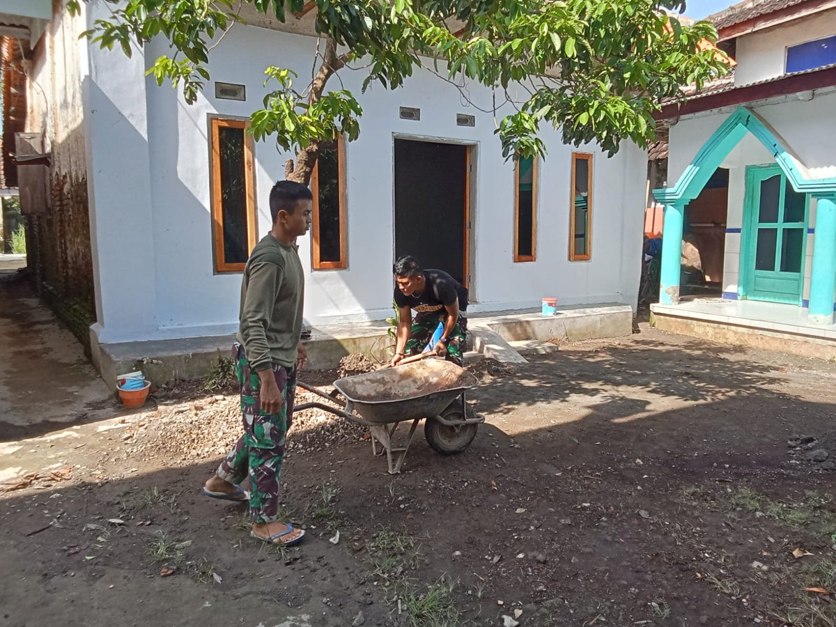 Finishing Touch TMMD Ke-127, Rumah Bocor Jadi Kokoh Bapak Khoirul Anam Ucapkan Terima Kasih kepada Prajurit TNI
<a href="/puspentni/">puspen_tni</a>
@tni_angkatan_darat
<a href="/kodam5brw/">Kodam5Brw</a>
@korem083baladhikajaya
@bersama_rakyat_tni_kuat
@pemkabpasuruan
<a href="/pemkotpasuruan/">Pemkot Pasuruan</a>
@lintas_daerah_news
@seputar_pasuruan