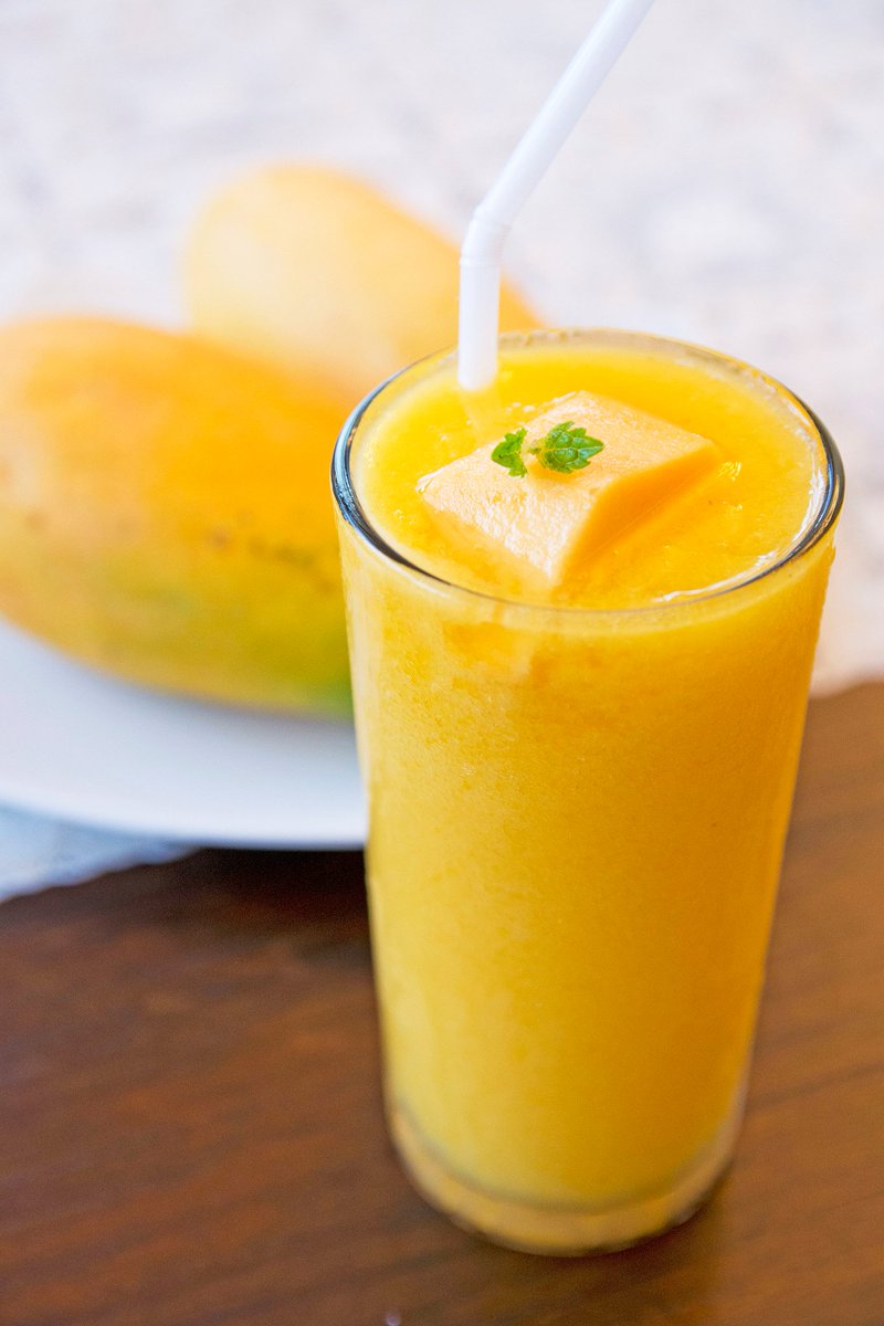 WonShmonzc's tweet photo. Beat the heat with a 5-min Mango Mint Cooler!  Blend 1 ripe mango + 10 mint leaves + 1 cup coconut water + 2 ice cubes. Top with a mint sprig—refreshing, tropical, zero added sugar! #QuickDrinks #MangoRecipe https://t.co/0FHG07VgO7
