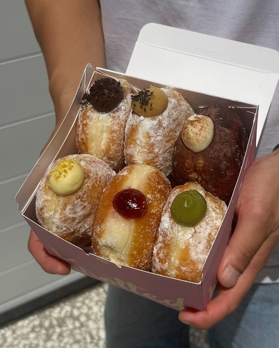 halfpricepacka1's tweet image. We had the pleasure of working with Cafe Knotted to create custom bags and bakery boxes that match their fun, warm, and premium vibe.
#custompackaging #foodpackaging #bakeryboxes #donutboxes #packagingdesign #designideas #halfpricepackaging