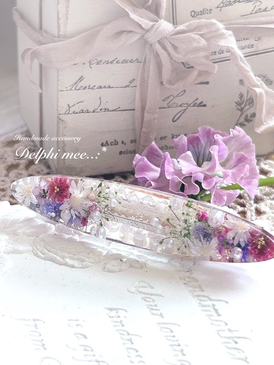 Delphimee's tweet image. 【ꫛꫀꪝ✧】
ワインカラーの「かすみ草」に
花たちが寄り添い、優しいレース柄が
そっと覗く透明感の美しいヘアクリップ！

. ݁₊ ⊹ . ݁˖ . ݁𓂃 ࣪˖ ཐིཋྀ ࣪˖ ݁𓂃. ݁₊ ⊹ . ݁˖ . ݁

⚜️14th Gothic and Lolita Market

✤ 4月4日(土)  渋谷ヒカリエ９階 
✤ ブース 「H-15.16」

 #GLM  #ハンドメイド