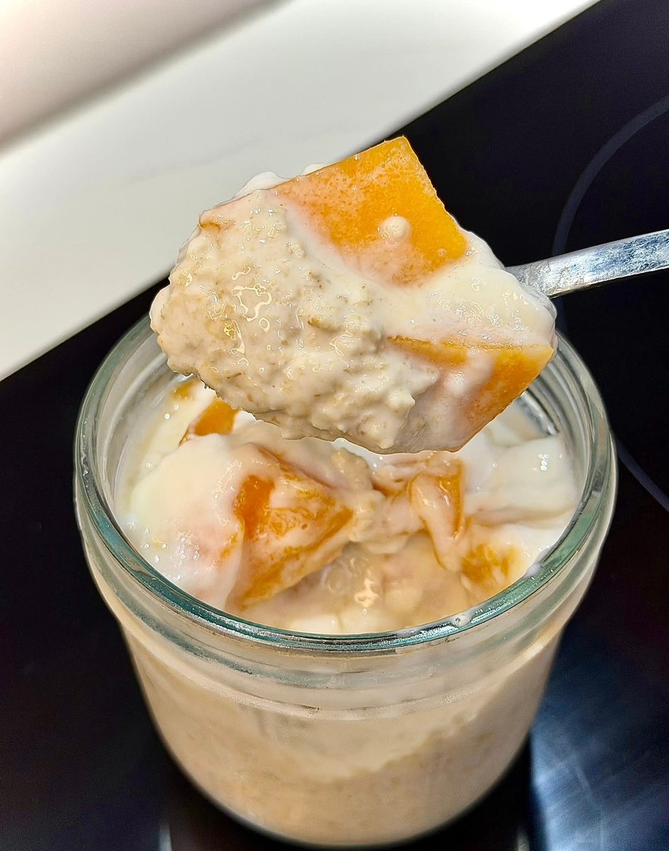 Yến mạch vẫn là chân ái nhẹ bụng  giảm cân, giảm mỡ rẻ tiền cho các chị em. Mỗi sáng làm cốc yến mạch ngâm sữa chua qua đêm mix hạt chia hoa quả tùy ý
Sáng ăn thêm  1 quả trứng luộc. Quá là ok luôn no tới trưa mà nhẹ bụng  nhẹ người