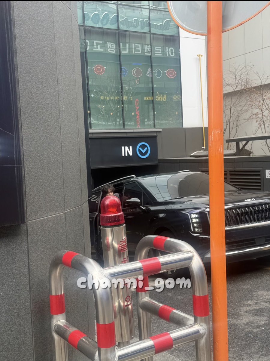 여름 tweet media