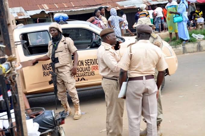 NAIJA2DAY247's tweet photo. #NAIJA2DAY 🇳🇬~BREAKING NEWS: The Federal Government has said it will track down and apprehend foreigners who overstay their visas in Nigeria 🇳🇬 .
#Wike #Ayedero #PeterObi https://t.co/IsY9Efi1lW