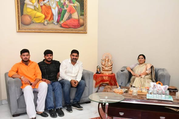 RajniTiwari_'s tweet image. सामाजिक सद्भाव, समरसता और स्नेह के पर्व होली के अवसर पर कल आवास इन्द्रप्रस्थ पर पधारे प्रियजन।
#HappyHoli

@BJP4India @narendramodi @AmitShah @NitinNabin @BJP4UP @myogiadityanath