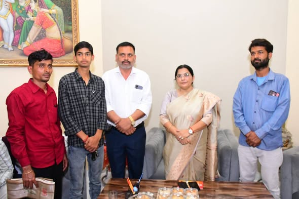 RajniTiwari_'s tweet image. सामाजिक सद्भाव, समरसता और स्नेह के पर्व होली के अवसर पर कल आवास इन्द्रप्रस्थ पर पधारे प्रियजन।
#HappyHoli

@BJP4India @narendramodi @AmitShah @NitinNabin @BJP4UP @myogiadityanath
