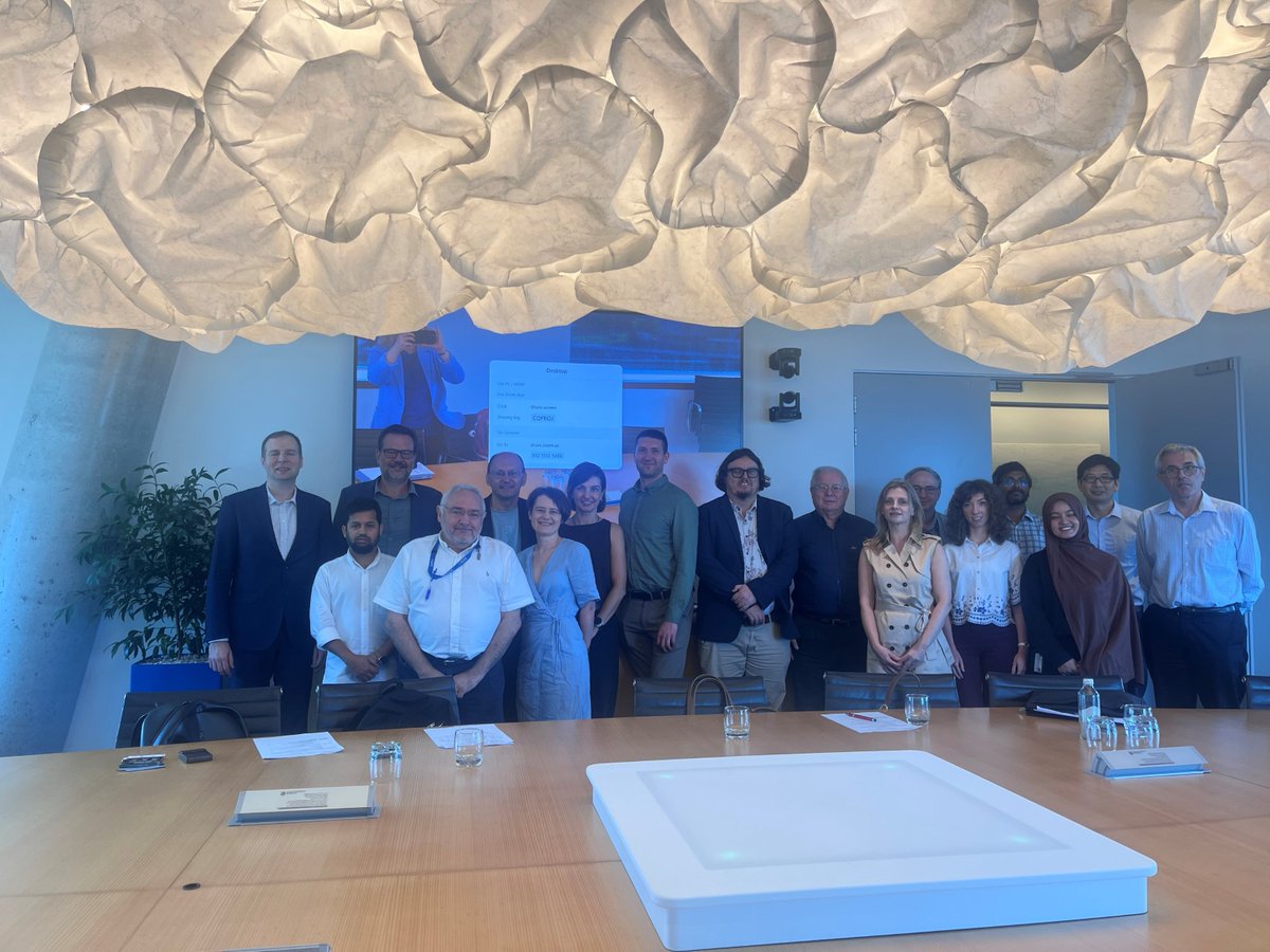 PLinSydney's tweet photo. @NAWAPoland , together with representatives of @BUT_IRO and @UEwP with support from @plinSydney
held fruitful discussions today with the @UTSEngage 
regarding the possibilities of scientific cooperation and university exchange programs between 🇵🇱 and 🇦🇺 #education #StudyInPoland https://t.co/SSlSpVi6le