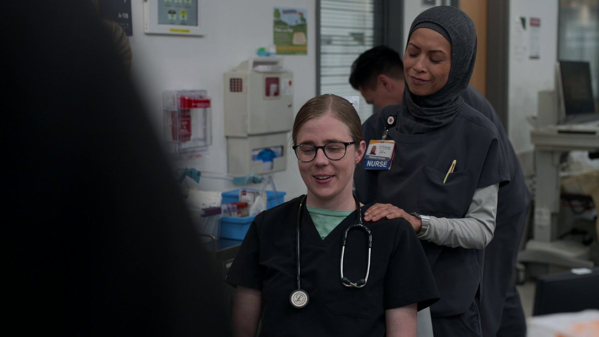 LoonieLunas's tweet image. perlah always being at the scene of the infidelity crime so her and princess can gossip about langdon and mel before this shift ends #watchthisspace