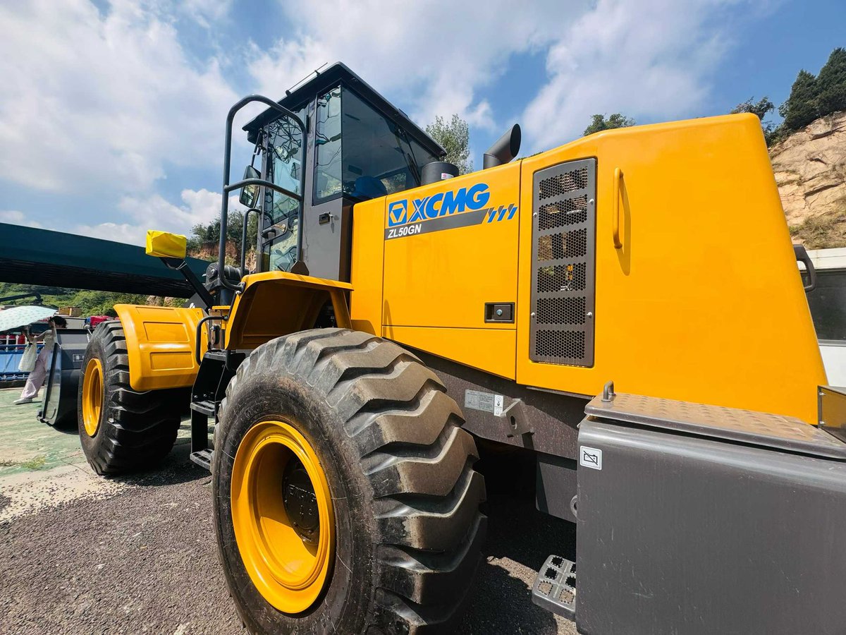 Jillyoohhh's tweet photo. #XCMG  #wheelloader #heavymachine #Export #ZL50GN #construction 
XCMG Wheel Loader ZL50GN! 🚜😻
If interested, please contact me:
📞WhatsApp/Wechat:+86-19142531596
💌E-mail: jilly@richmchn.com https://t.co/zPS2yJmTnS