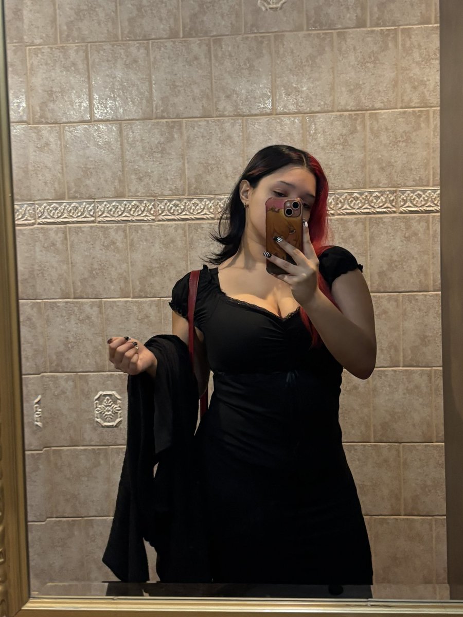 youfoundmodeus's tweet photo. Chudai or whatever? #sexy #thick #snapchatgirl #snapchat #hot https://t.co/J7EVofngdl