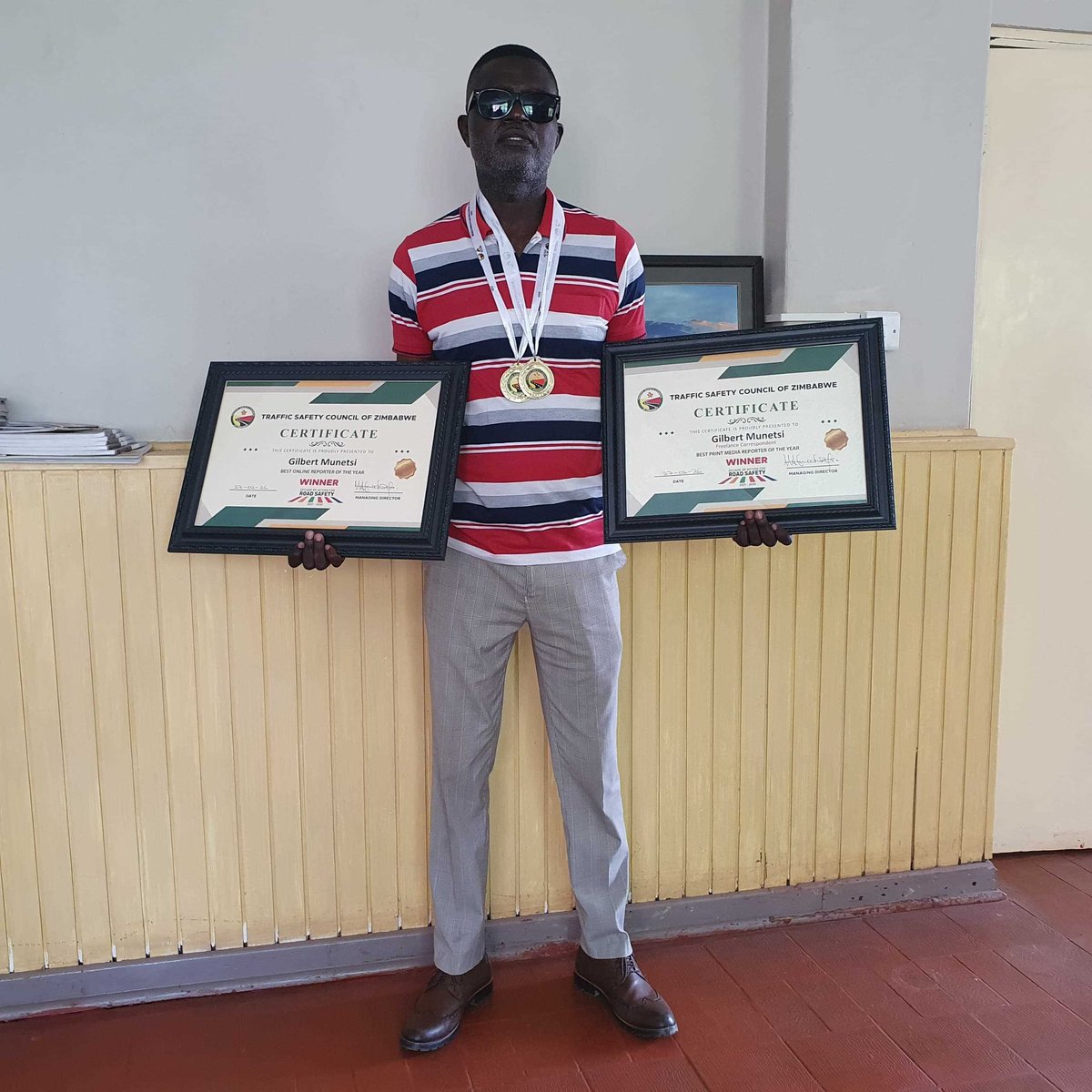 zimbabwewriter's tweet photo. Reporter Gilbert Munetsi wins Best Online Reporter and Best Print Media Reporter at the Traffic Safety Council of Zimbabwe awards for outstanding road safety coverage. 🚦
Read more: https://t.co/ai7IRI3diL
#ZimNow #RoadSafety #Journalism #Zimbabwe #MediaAwards https://t.co/IKv4XZE9sL