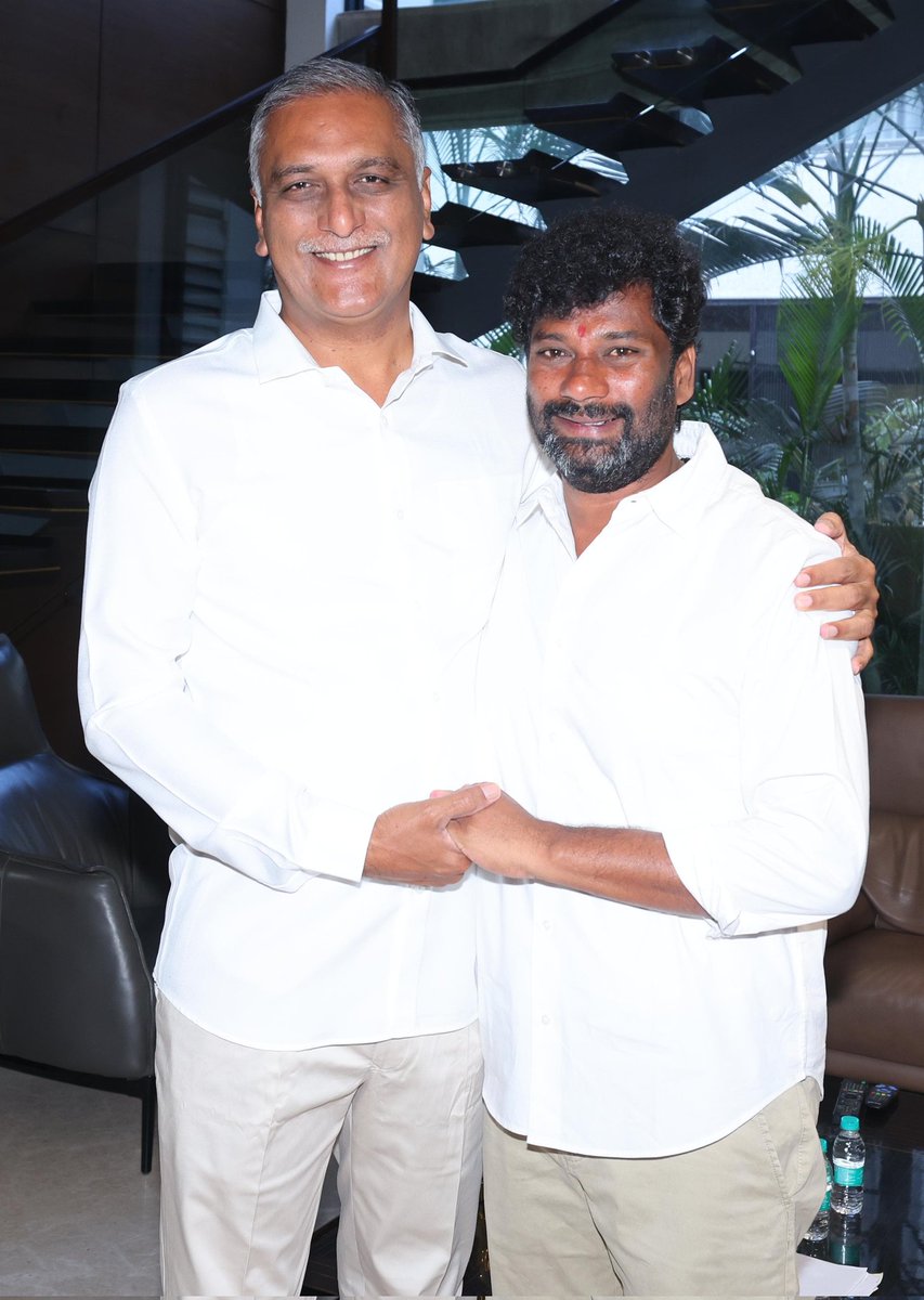 balkasumantrs's tweet photo. జైలు నుండి విడుదల అయిన అనంతరం మాజీ మంత్రి, సిద్దిపేట ఎమ్మెల్యే హరీష్ రావు గారిని ఈరోజు మర్యాదపూర్వకంగా కలవడం జరిగింది. https://t.co/Ll5KhFqnV7