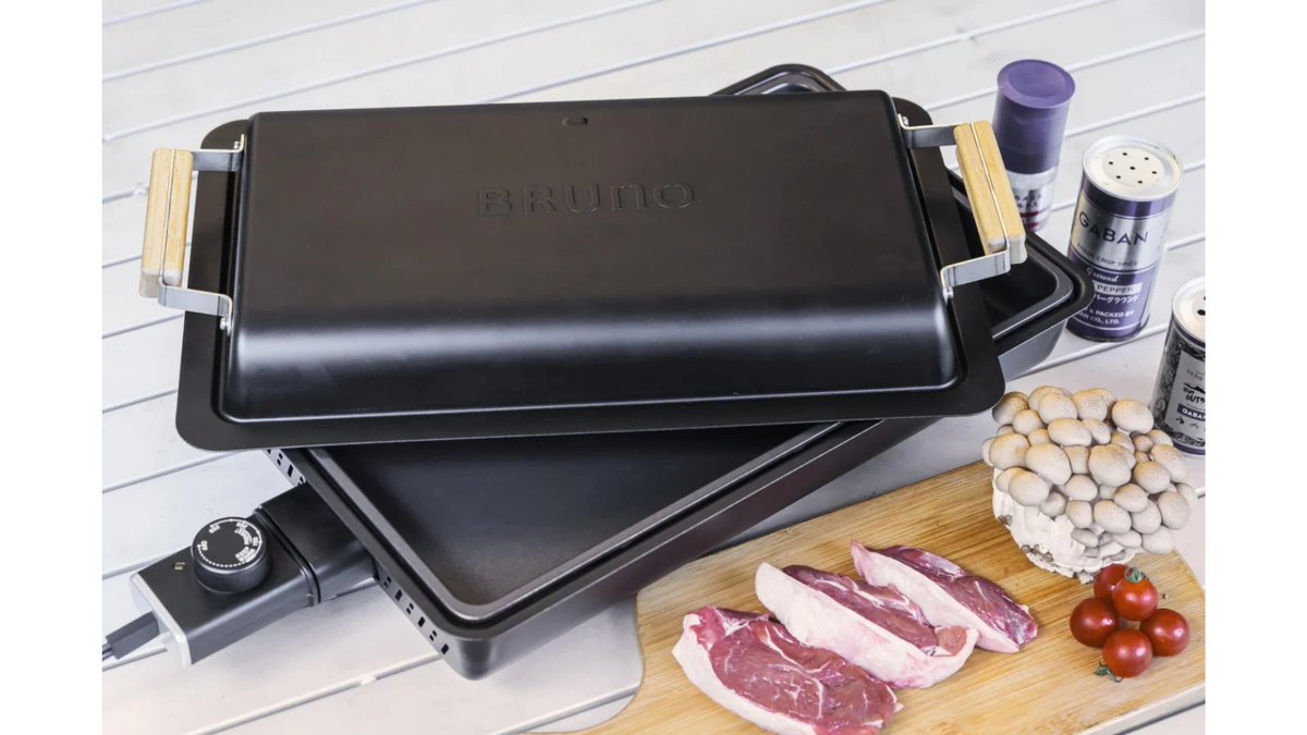 NOYAMA_OUTDOOR's tweet photo. BRUNO×CCCコラボの限定ホットプレートが3/22までNOYAMA限定超特価！  

定価18,700円→7,500円(税込)

竹製ハンドルのおしゃれな限定モデル。深型プレートで煮込みもOK、なんと本体まで丸洗いできる優れもの！ 

発送日：3/23(月)より順次発送

https://t.co/x3K11ytucZ https://t.co/Ej806SKPzV
