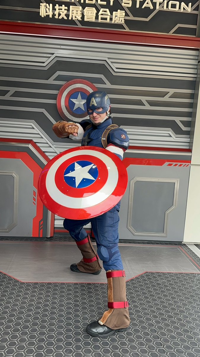 anubis0055's tweet photo. I finally meet Captain America in HK Disneyland🥹🥹🥹🎊 I wait over 3 years🥹🥹🥹 Finally!!!😭💖
#captainamerica #hkdisneyland https://t.co/nceZOPsNP0