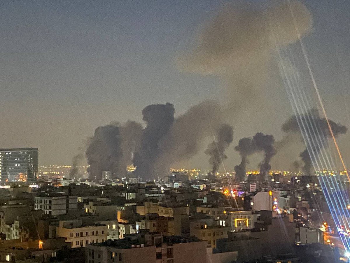 BabakTaghvaee1's tweet image. BREAKING: The Islamic regime of Iran is on the brink of extinction. The targets of the massive airstrikes by the U.S. and Israeli Air Forces in central Tehran are key government buildings of the Islamic regime of Iran.

#OperationEpicFury #OperationLionsRoar